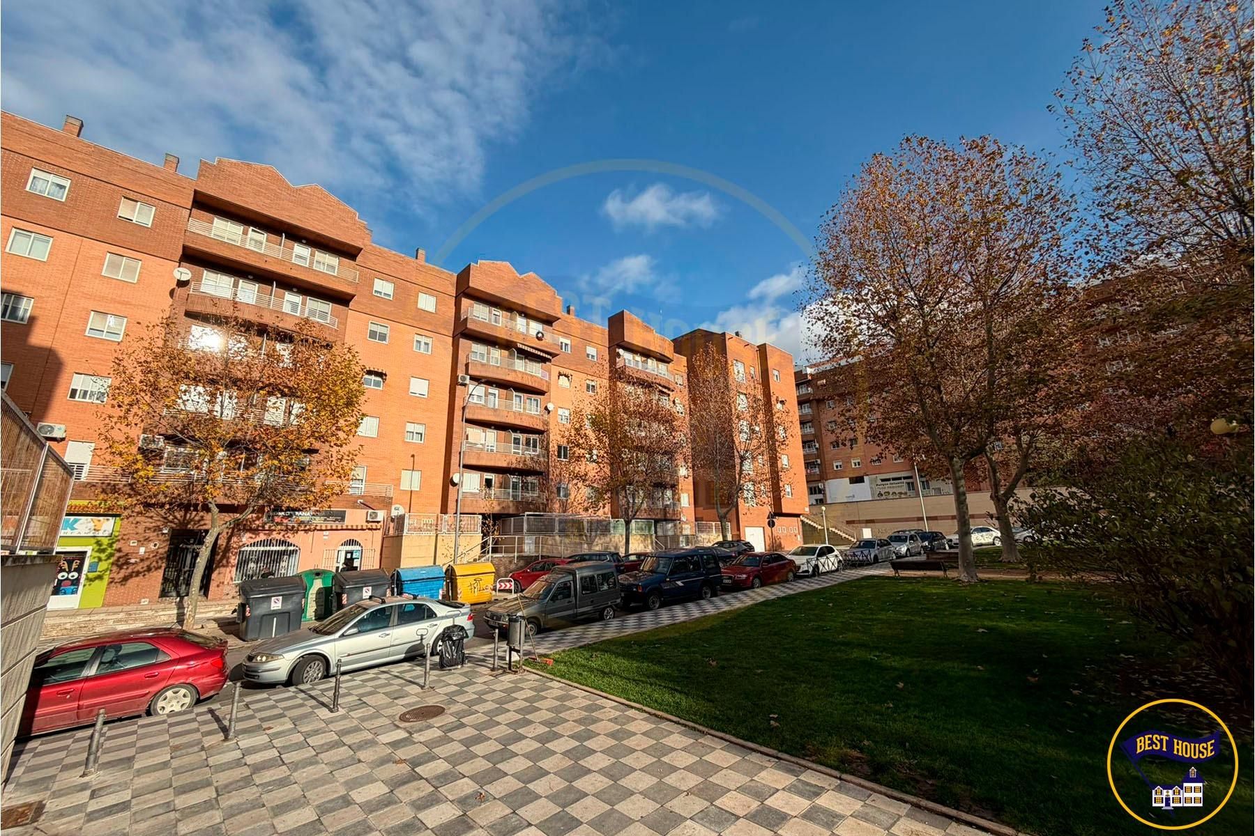 Vista exterior de Pis en venda en Cuenca Capital amb Terrassa i Traster