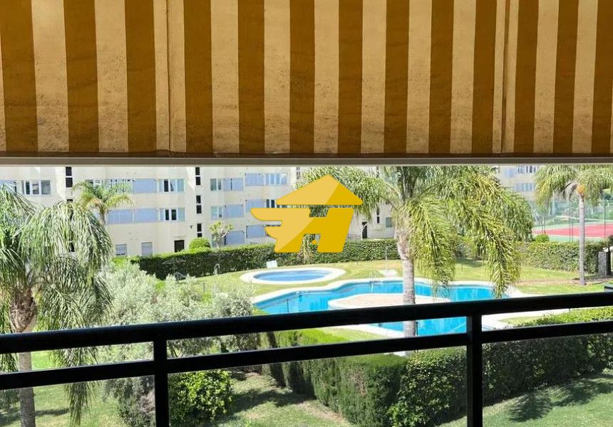 Vista exterior de Pis en venda en Torremolinos amb Aire condicionat, Jardí privat i Piscina