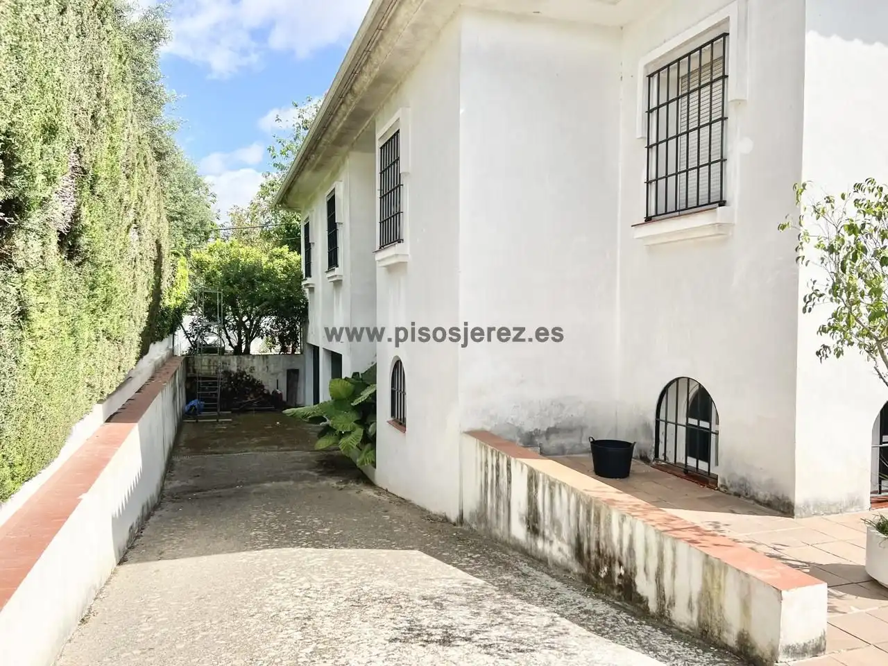 Exterior view of Houses for sale in Jerez de la Frontera