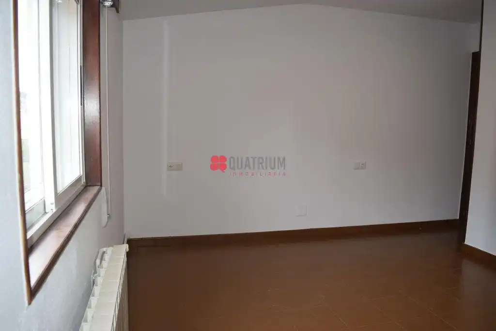 Piso en venta en Oroso con Calefacción y Trastero
