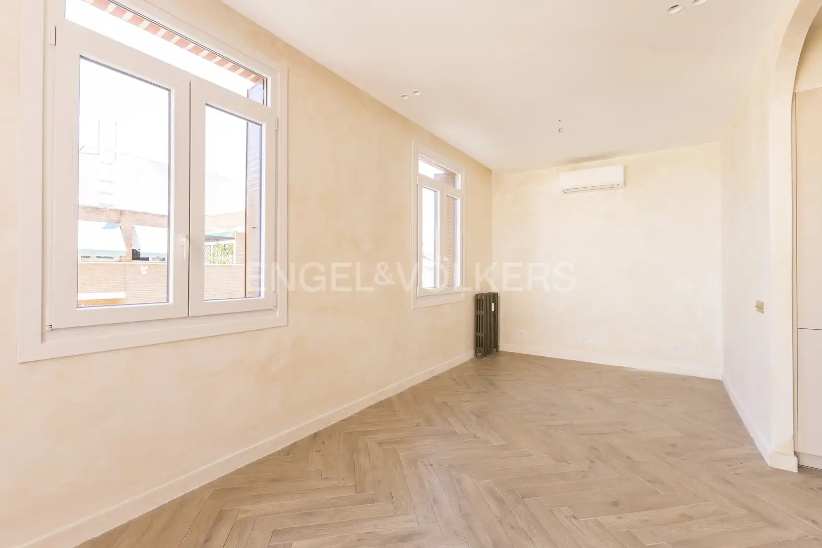 Schlafzimmer von Dachboden zum Verkauf in Madrid mit Klimaanlage, Heizung und Terrasse