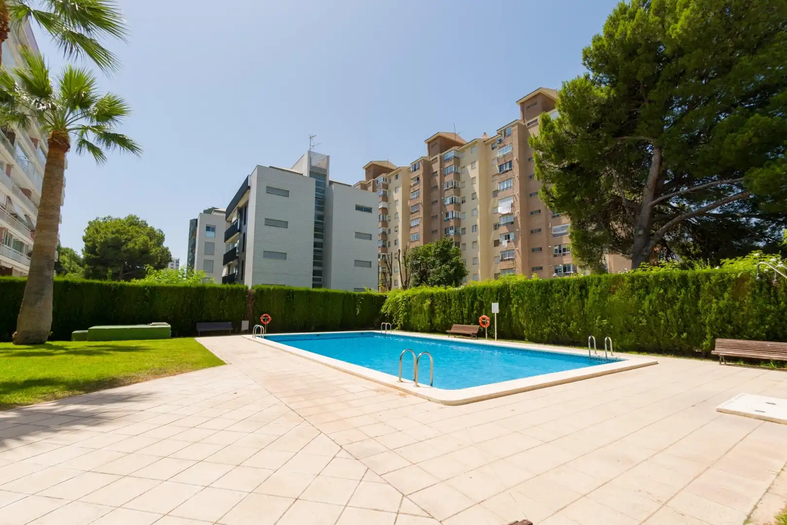 Schwimmbecken von Wohnungen zum Verkauf in Benicasim / Benicàssim mit Privatgarten, Terrasse und Gemeinschaftspool