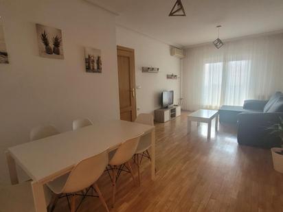 Living room of Flat to rent in Puertollano  with Air Conditioner, Heating and Parquet flooring