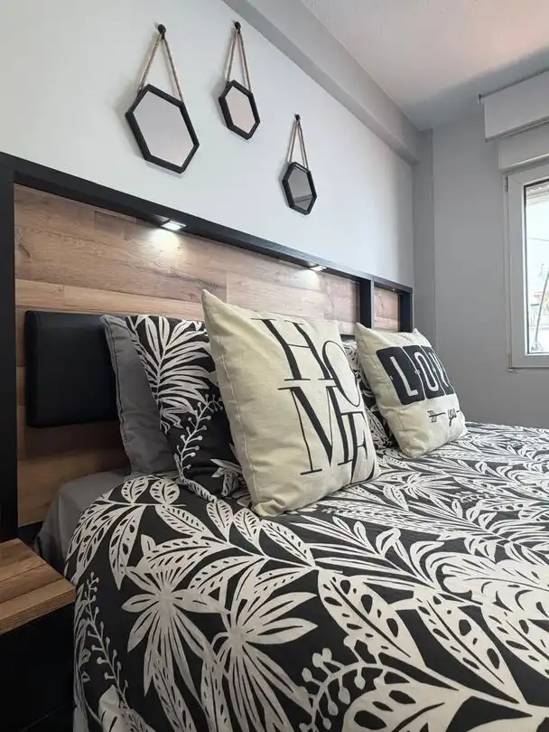 Schlafzimmer von Wohnung zur Miete in Gijón  mit Heizung, Terrasse und Balkon