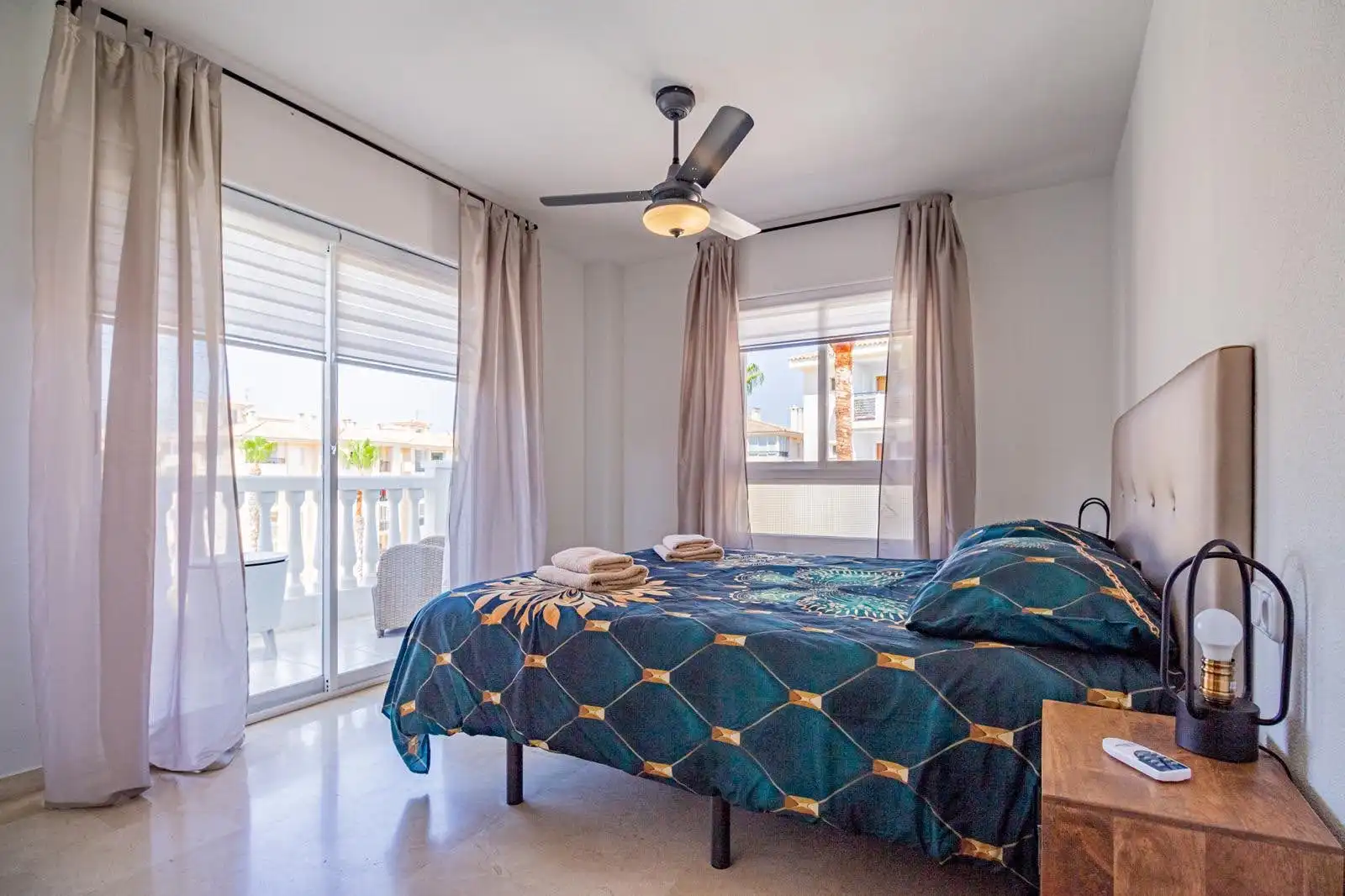 Habitación de Apartamento en venta en L'Alfàs del Pi con Aire acondicionado, Calefacción y Jardín privado
