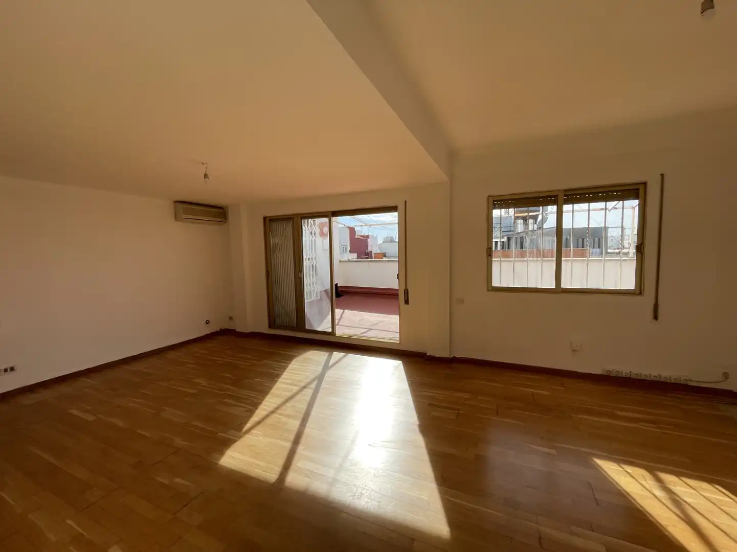 Habitación de Ático en venta en Valencia con Aire acondicionado, Calefacción y Parquet