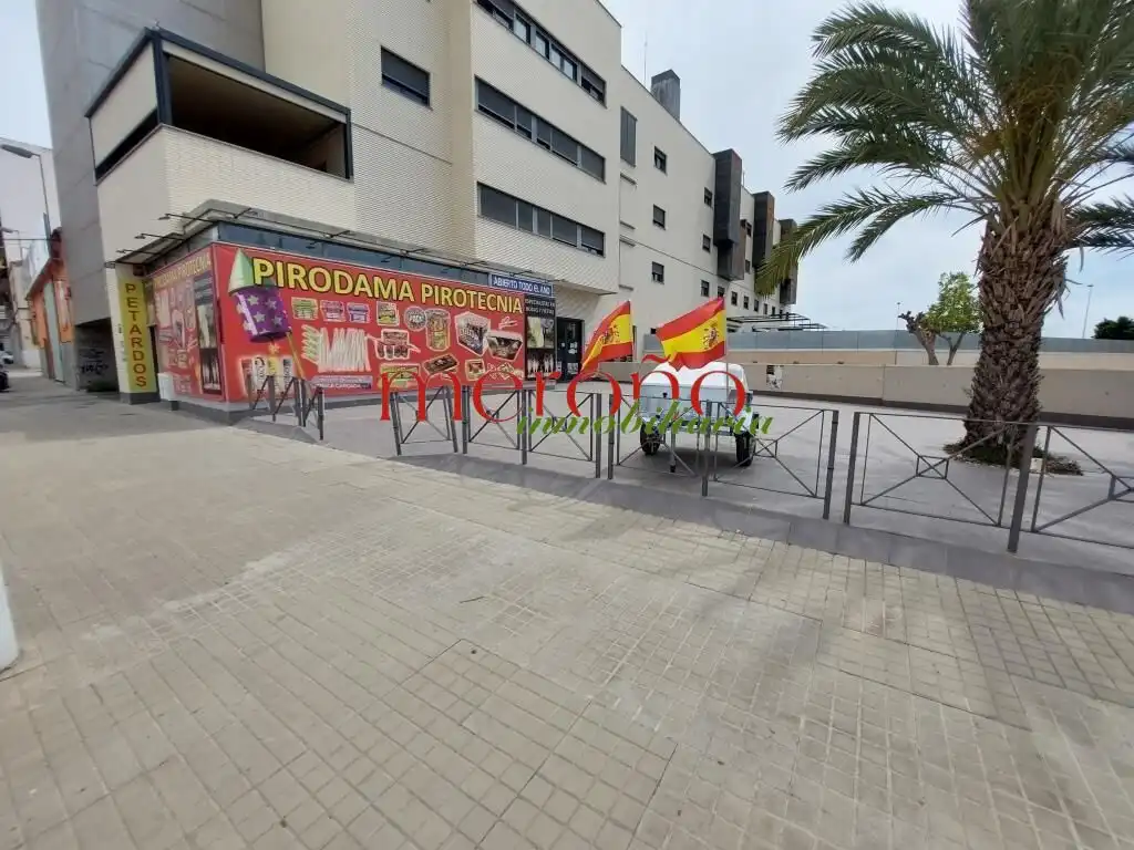 Vista exterior de Local de lloguer en Elche / Elx amb Aire condicionat