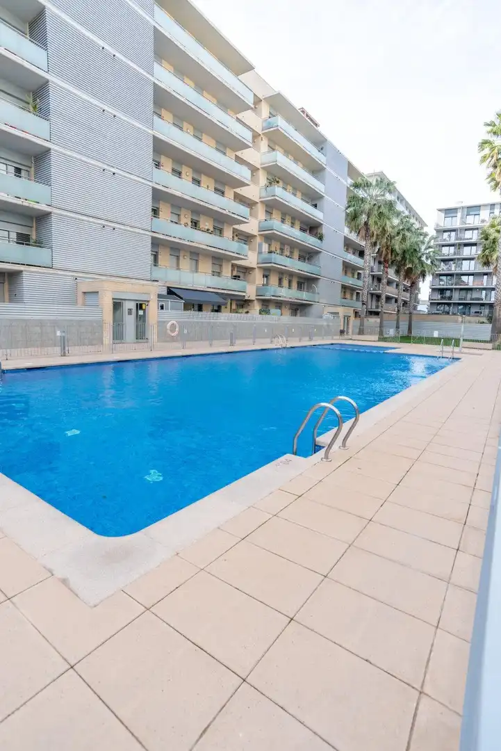 Schwimmbecken von Wohnung zum Verkauf in Badalona mit Heizung, Parkett und Terrasse