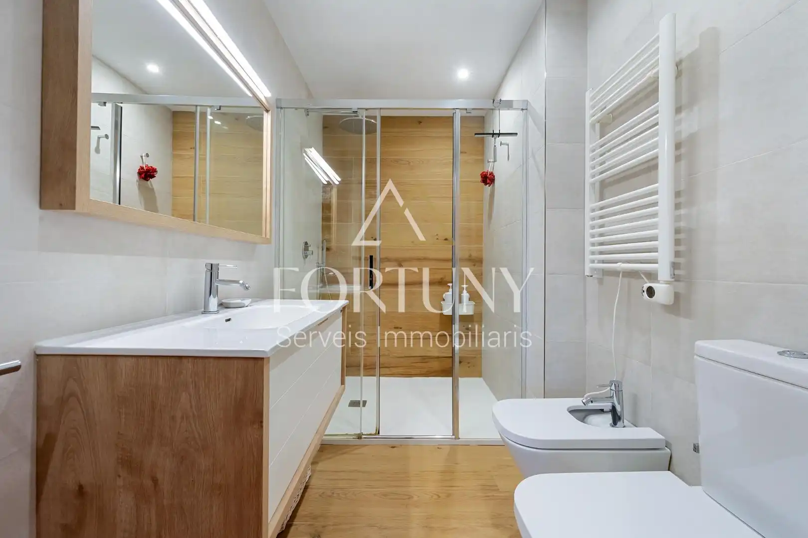 Badezimmer von Dachboden zum Verkauf in Reus mit Klimaanlage, Heizung und Terrasse