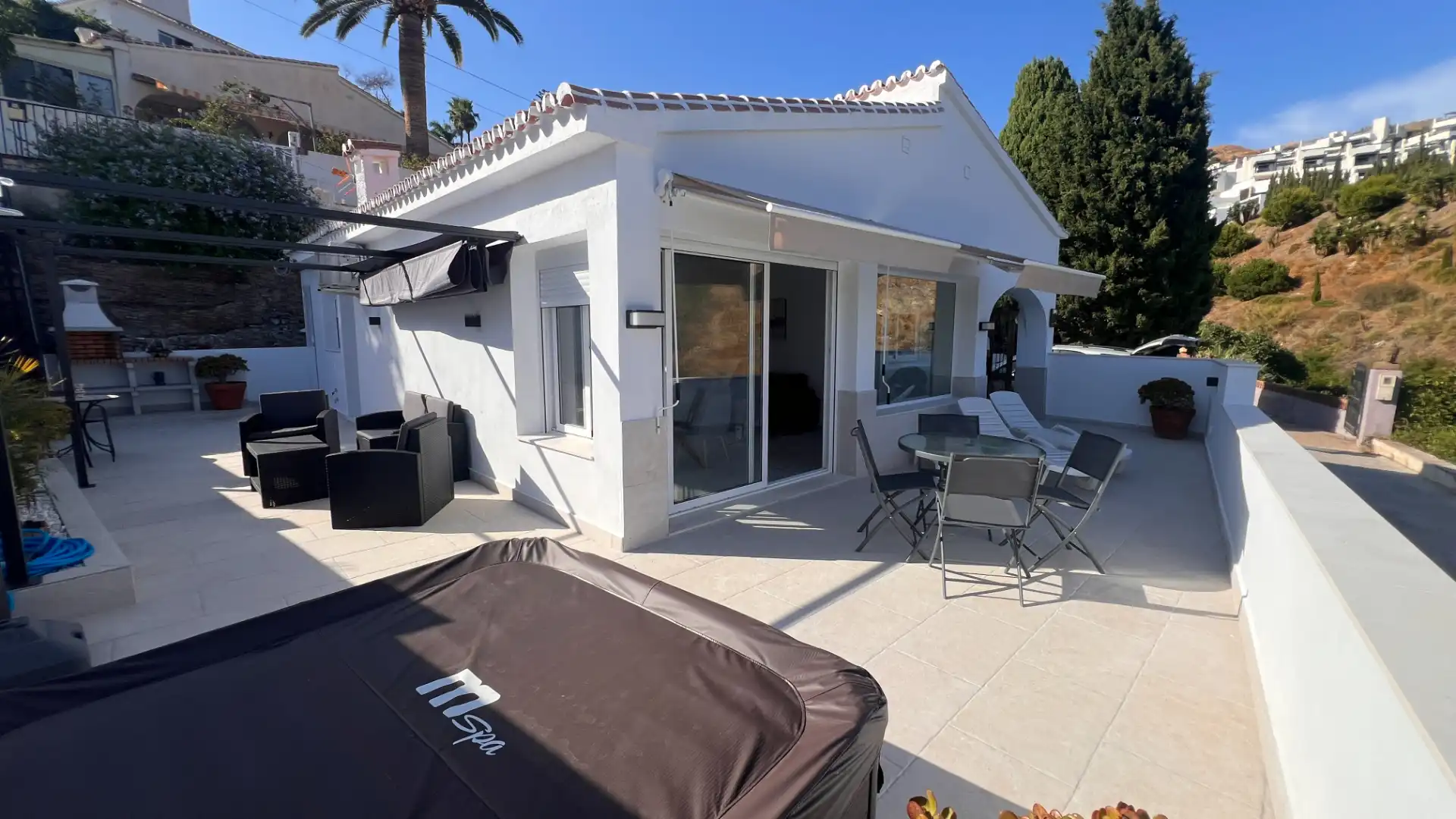 Vista exterior de Casa o xalet en venda en Torrox amb Aire condicionat, Terrassa i Moblat