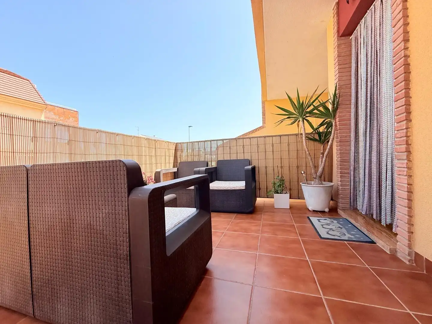 Terrasse von Einfamilien-Reihenhaus zum Verkauf in San Pedro del Pinatar mit Klimaanlage, Privatgarten und Terrasse