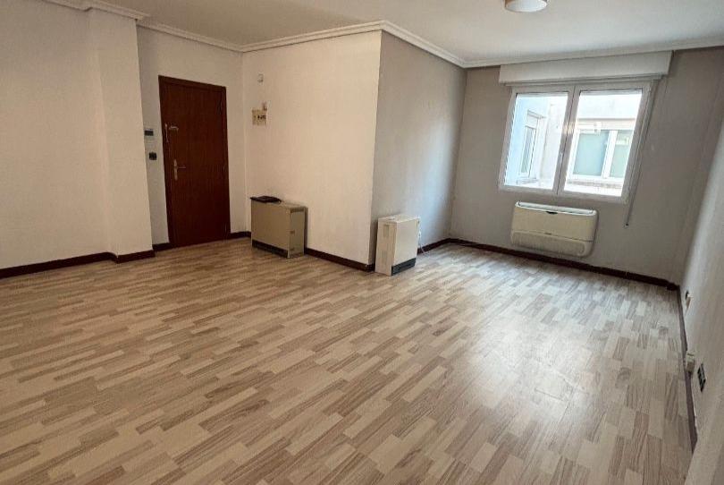 Photo 1 of Office to rent in Errege Atea, 3, Casco Viejo, Araba - Álava