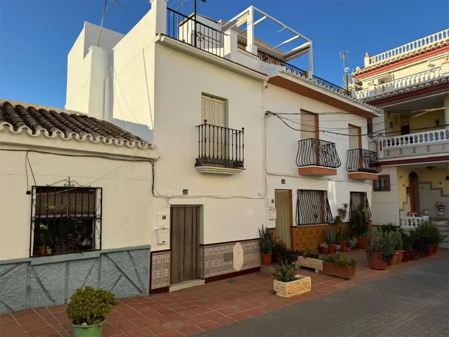 Vista exterior de Casa adosada en venta en Torrox con Balcón