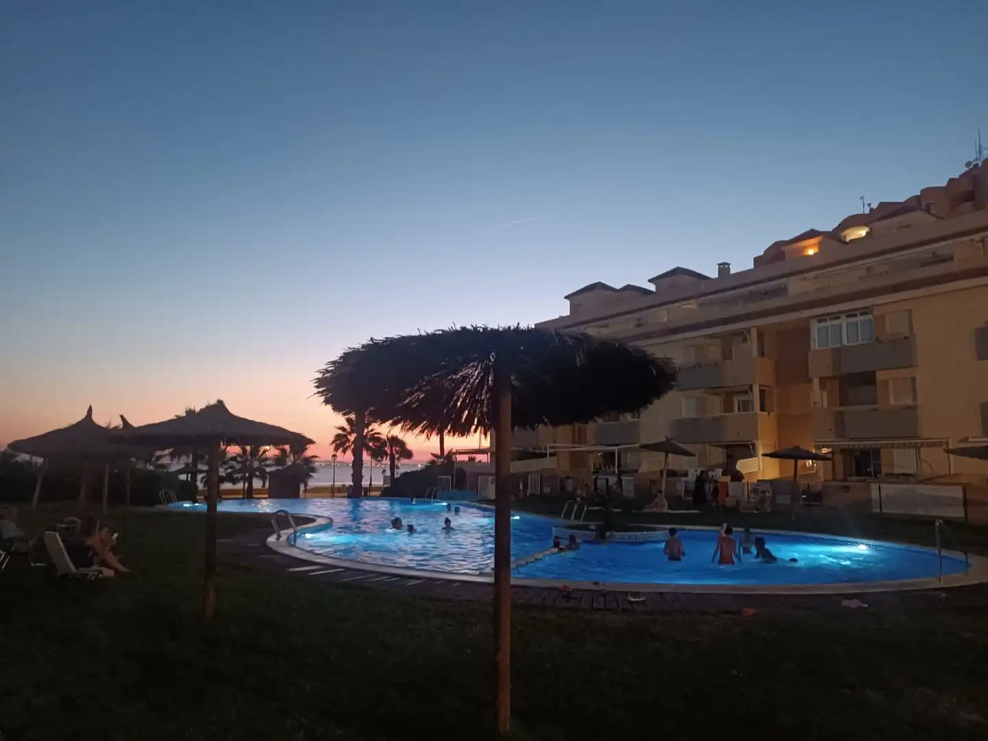 Piscina de Apartamento de alquiler en La Manga del Mar Menor con Aire acondicionado, Calefacción y Terraza