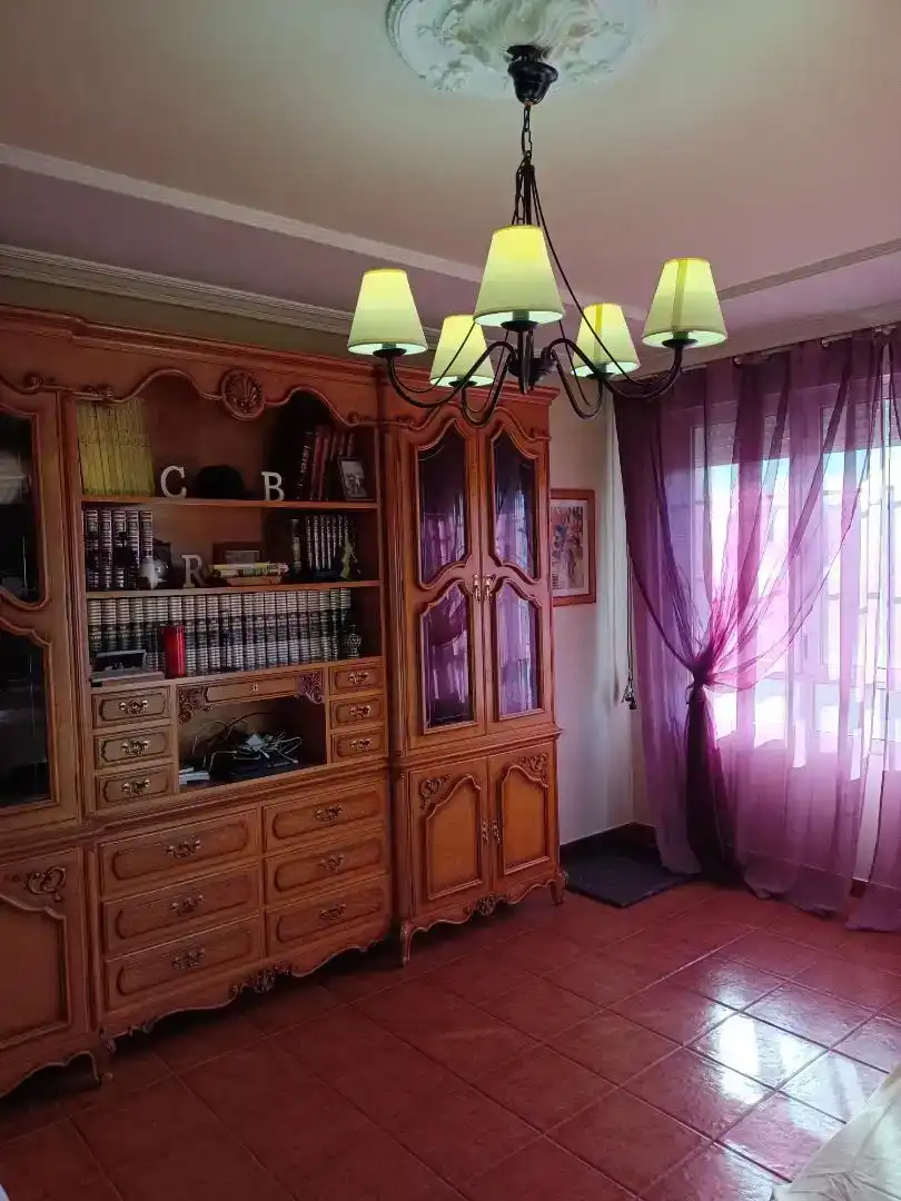 Dormitori de Casa o xalet en venda en Ponferrada amb Jardí privat, Parquet i Moblat