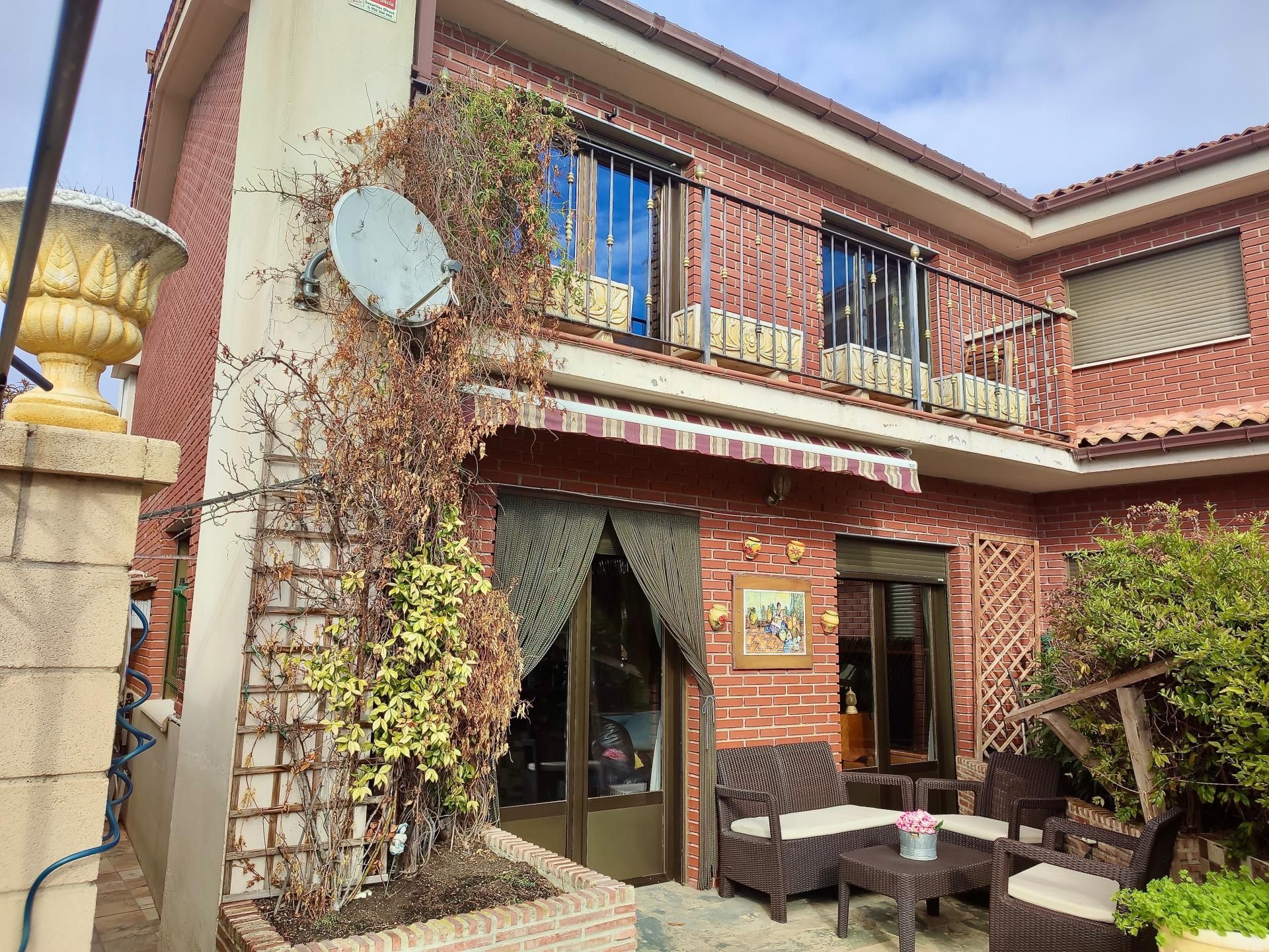 Terrace of Single-family semi-detached for sale in Anguciana  with Heating, Terrace and Community pool