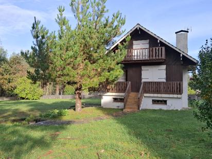 Vista exterior de Casa o xalet en venda en Oleiros amb Calefacció, Terrassa i Traster