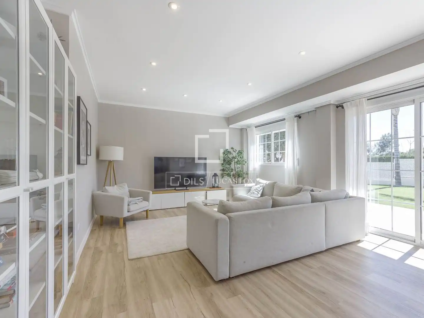 Sala d'estar de Casa o xalet en venda en Puçol amb Aire condicionat, Jardí privat i Parquet