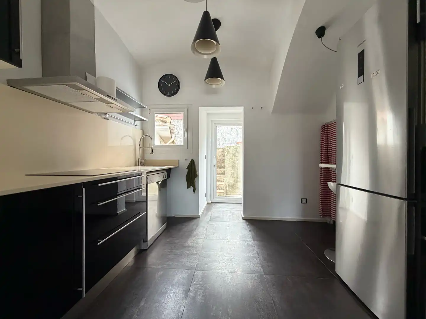 Cuina de Casa adosada en venda en Olot amb Parquet i Terrassa