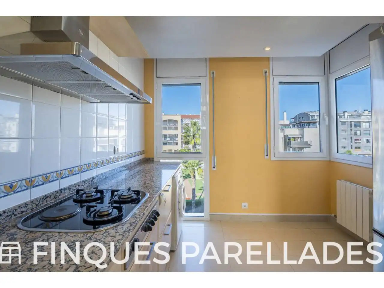 Küche von Dachboden zum Verkauf in Sitges mit Heizung, Terrasse und Abstellraum