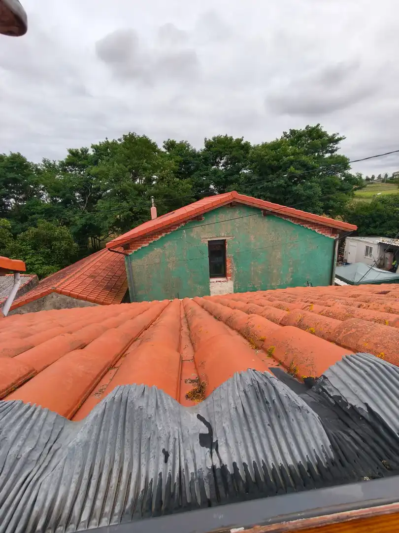 Vista exterior de Casa adosada en venta en Santa Cruz de Bezana con Calefacción y Parquet