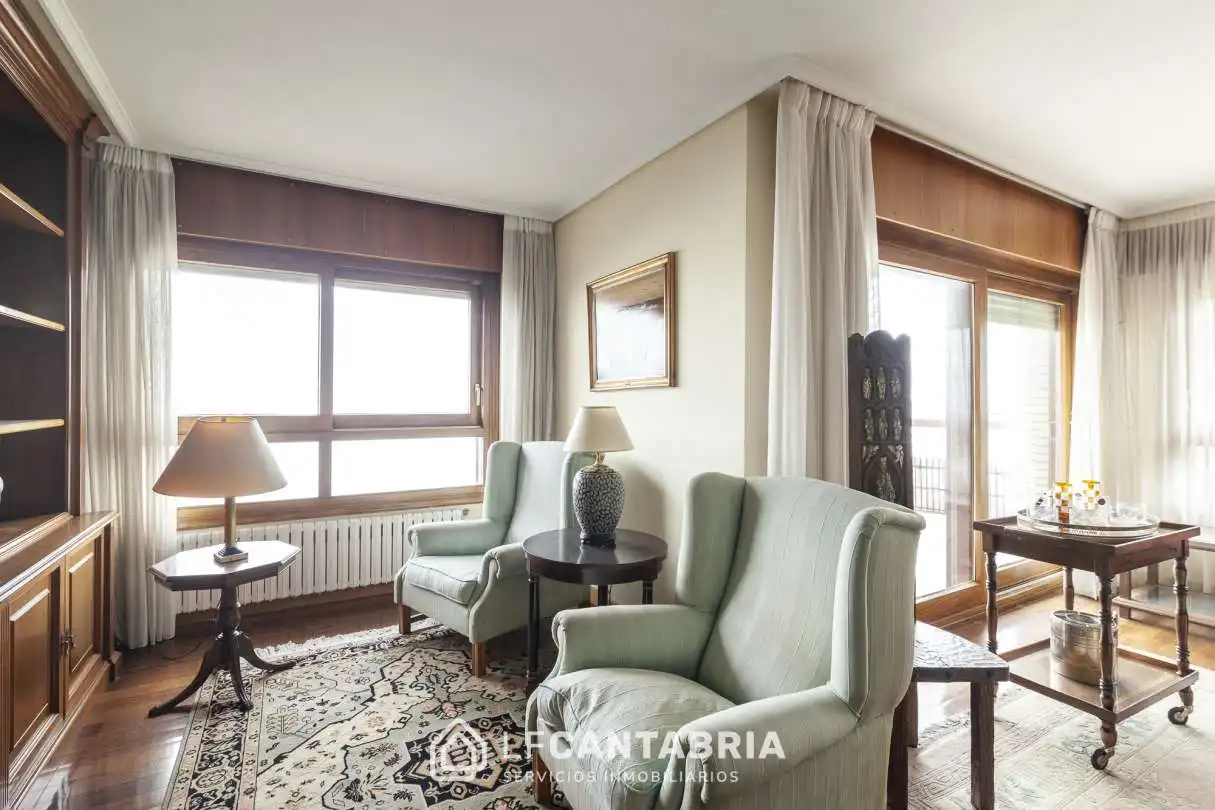 Sala de estar de Dúplex en venta en Santander con Calefacción y Terraza