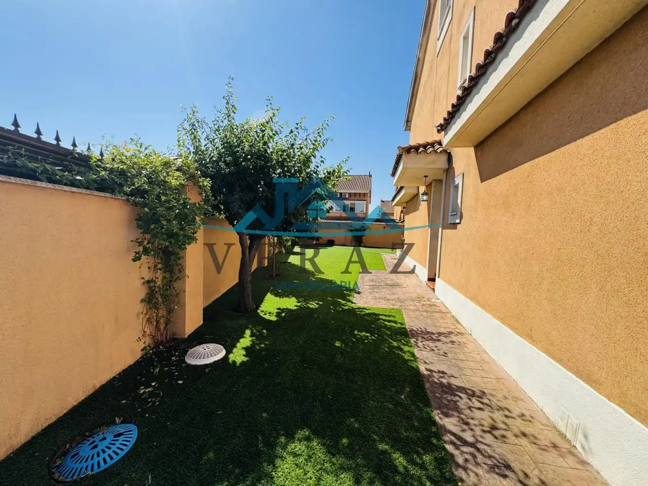 Vista exterior de Casa o xalet en venda en Talavera de la Reina amb Aire condicionat, Calefacció i Jardí privat
