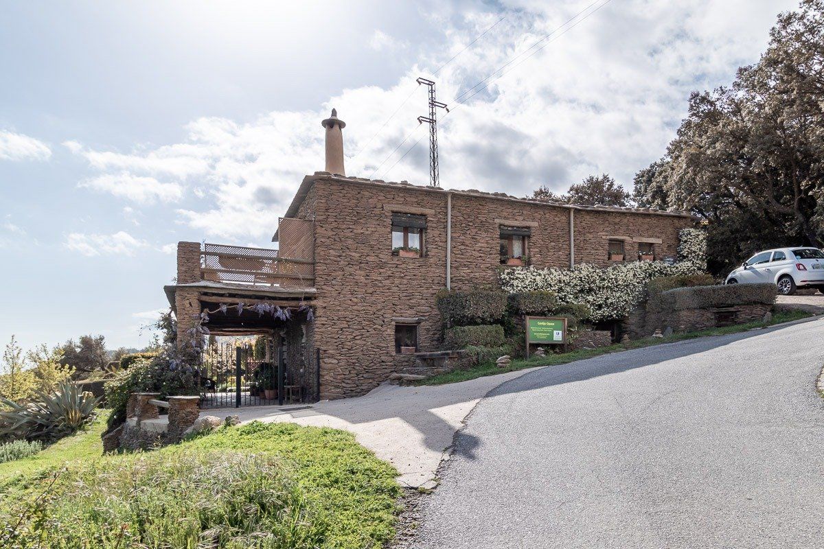 Vista exterior de Casa o xalet en venda en Pórtugos amb Calefacció, Jardí privat i Terrassa