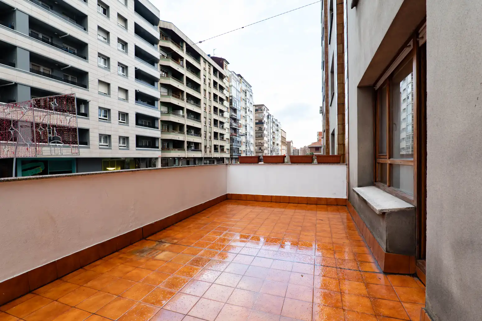Terrassa de Pis en venda en Gijón  amb Calefacció, Jardí privat i Parquet