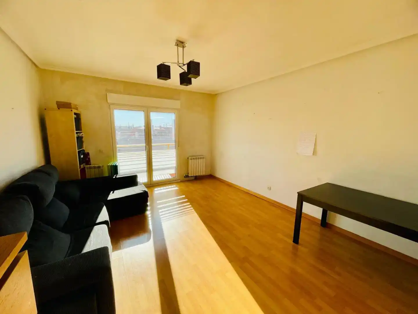 Sala d'estar de Pis en venda en Madrid amb Aire condicionat, Parquet i Balcó