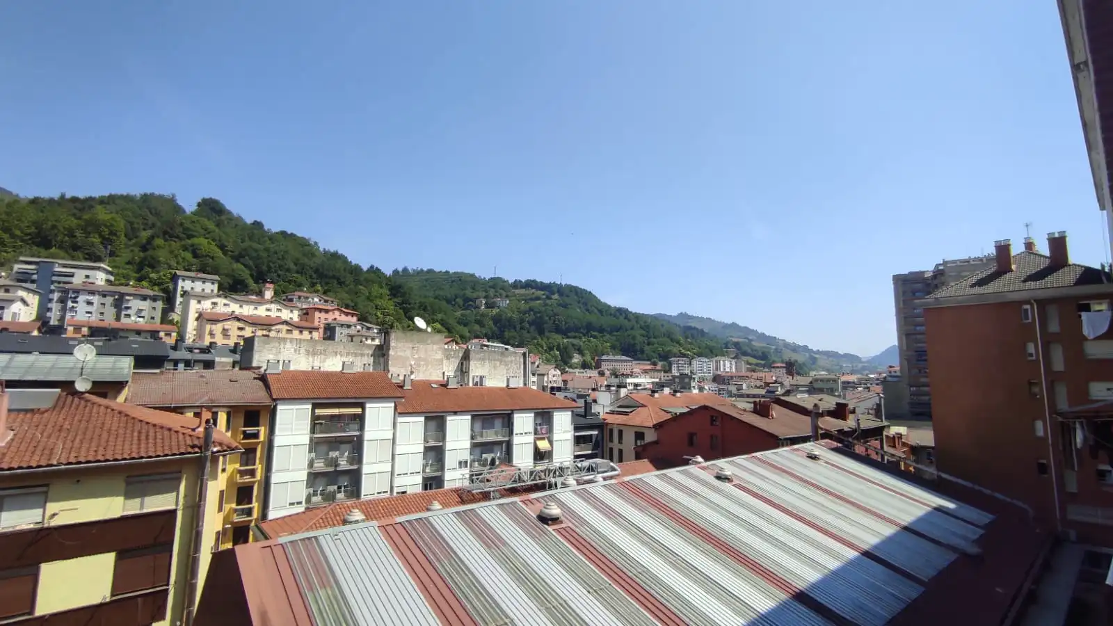 Vista exterior de Pis en venda en Eibar amb Calefacció, Parquet i Moblat