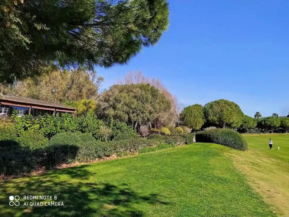 Garten von Wohnung zum Verkauf in Sotogrande mit Klimaanlage, Heizung und Privatgarten