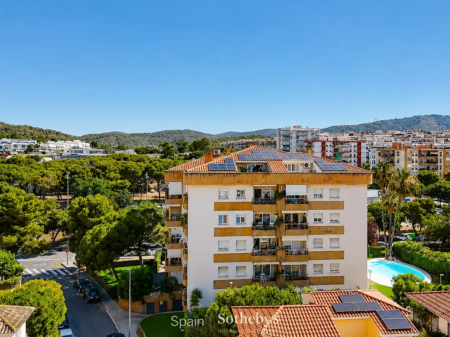 Vista exterior de Àtic en venda en Sitges amb Aire condicionat, Calefacció i Terrassa