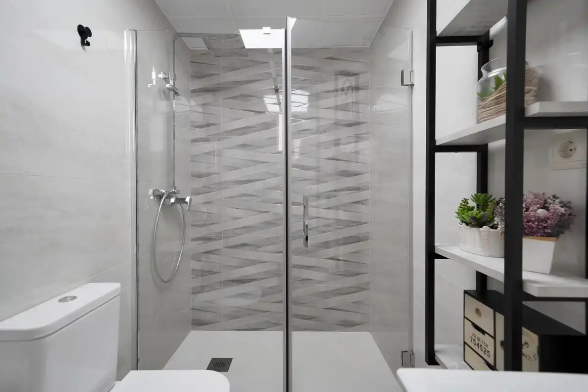 Baño de Casa adosada en venta en Fuengirola con Aire acondicionado, Calefacción y Jardín privado