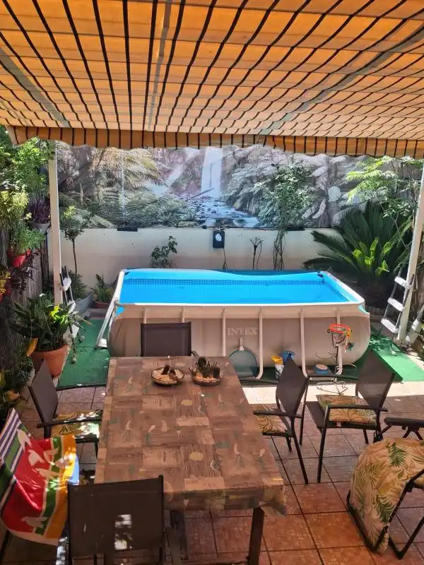 Piscina de Casa adosada en venda en Alcalá de Henares amb Aire condicionat, Calefacció i Jardí privat