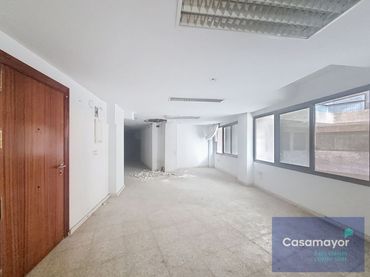 Oficina amb ascensor en venda a Carrer Arquebisbe Loaces