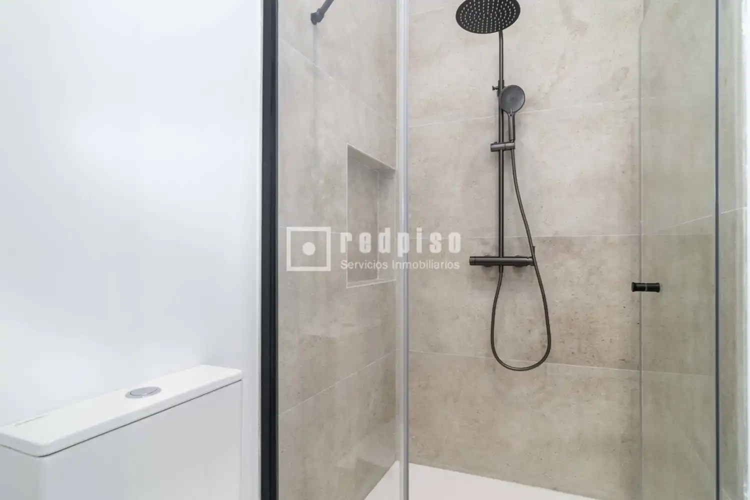 Badezimmer von Wohnung zum Verkauf in Madrid mit Klimaanlage, Heizung und Abstellraum