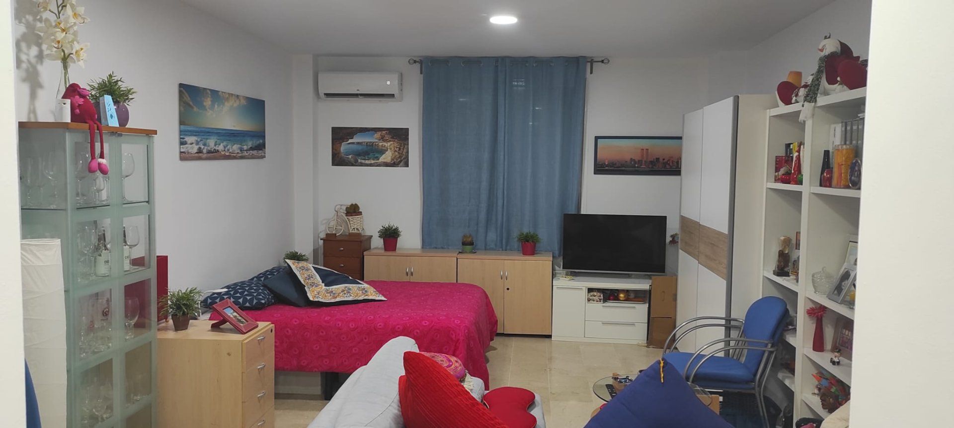 Sala d'estar de Estudi en venda en Sanlúcar la Mayor amb Aire condicionat, Calefacció i Moblat