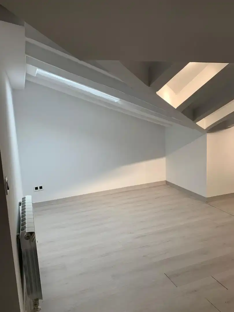 Attic for rent in Ordoño II, Centro Ciudad