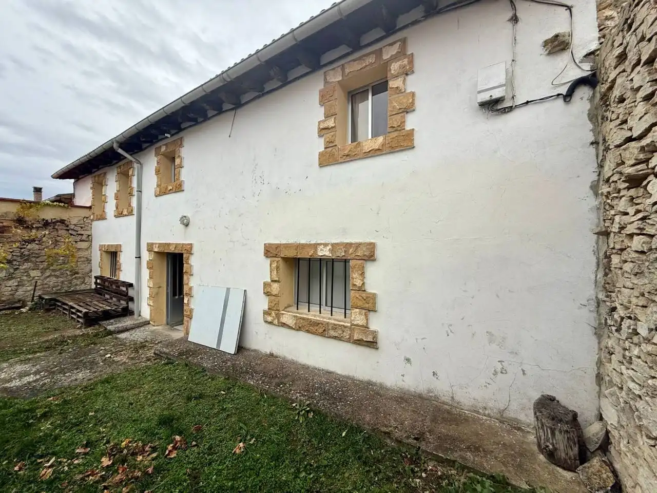 Vista exterior de Casa o chalet en venta en Villarcayo de Merindad de Castilla la Vieja con Calefacción y Jardín privado