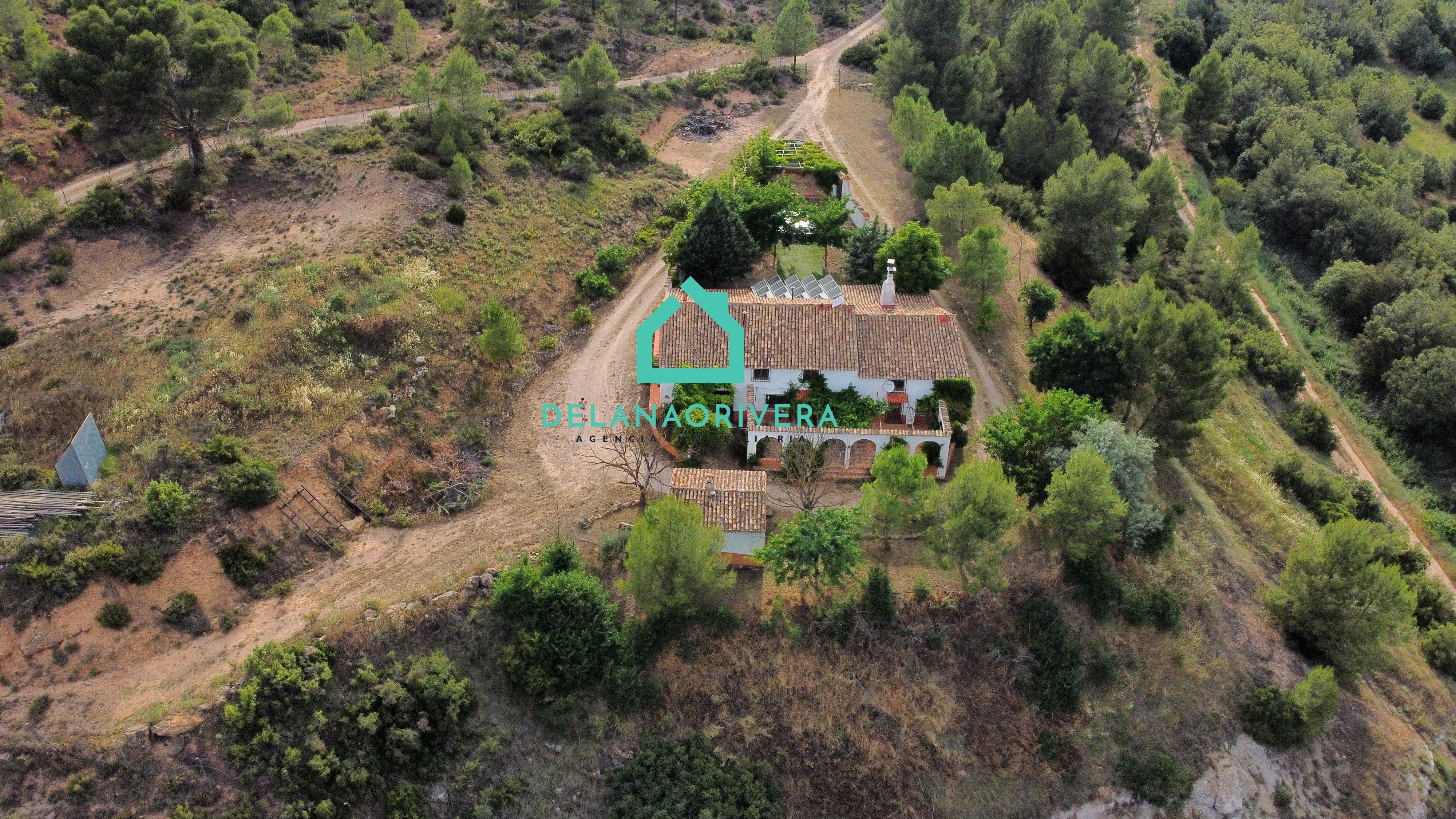 Vista exterior de Finca rústica de lloguer en Villamalea amb Jardí privat, Terrassa i Piscina