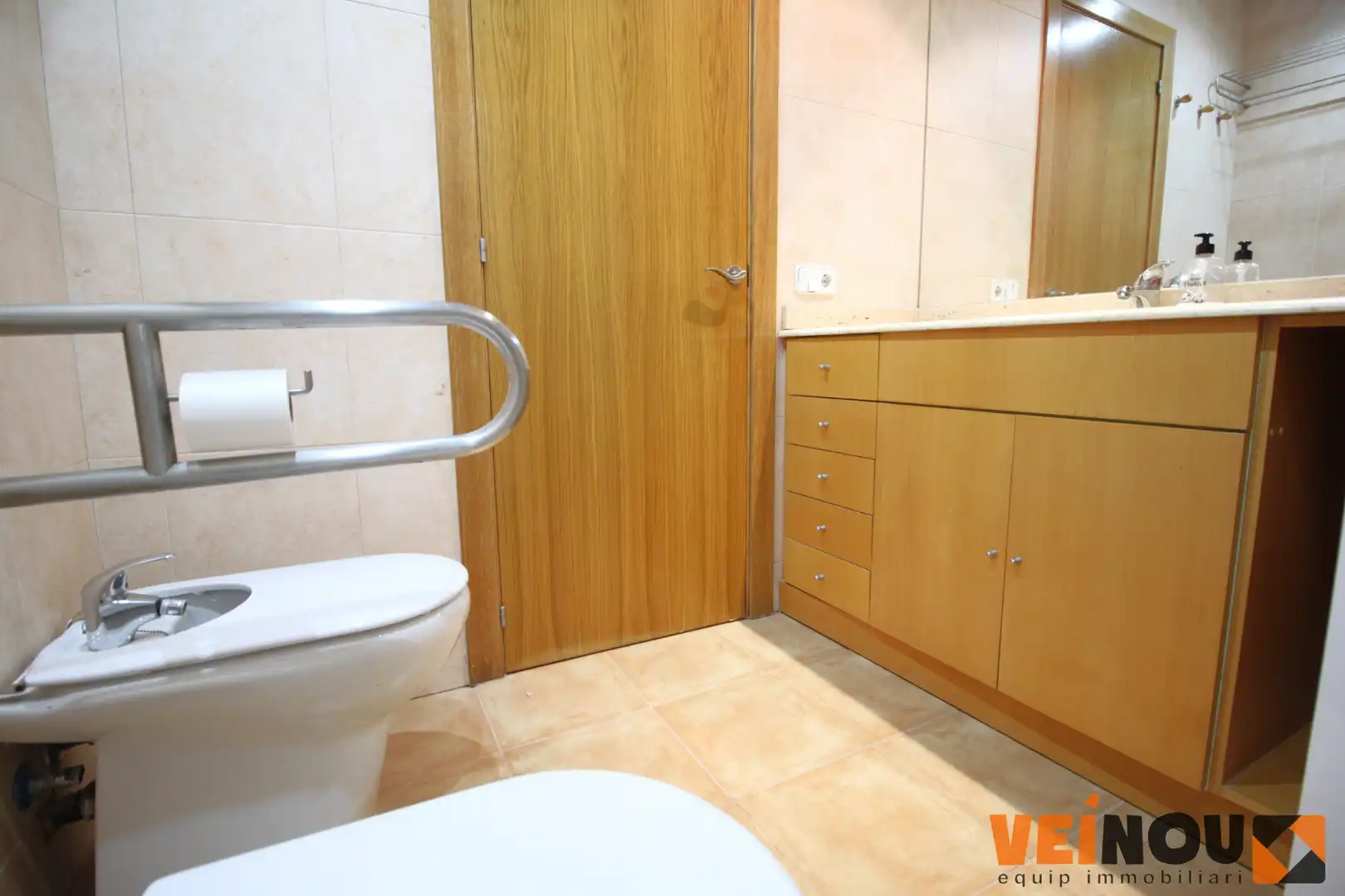 Baño de Planta baja en venta en Barcelona con Aire acondicionado y Horno