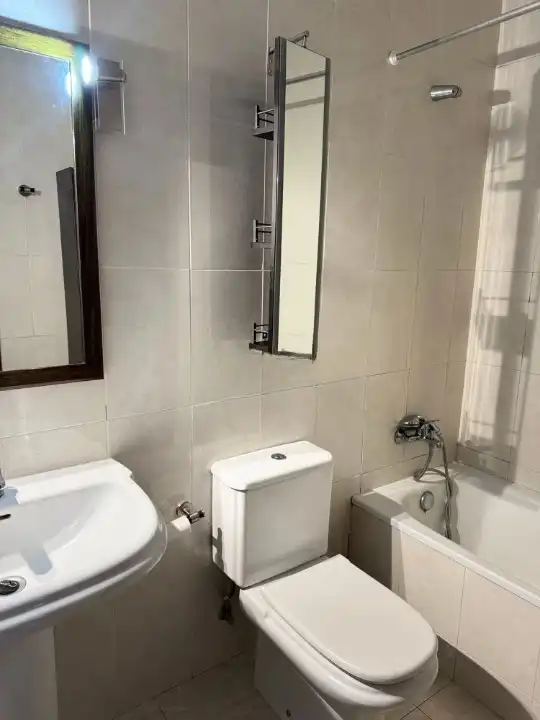 Bathroom of Flat for rent in Santiago de Compostela   with Heating, Storage room and Furnished
