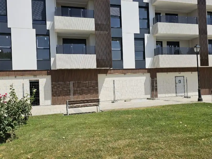 Local comercial en venta en AVENIDA MADRID 95