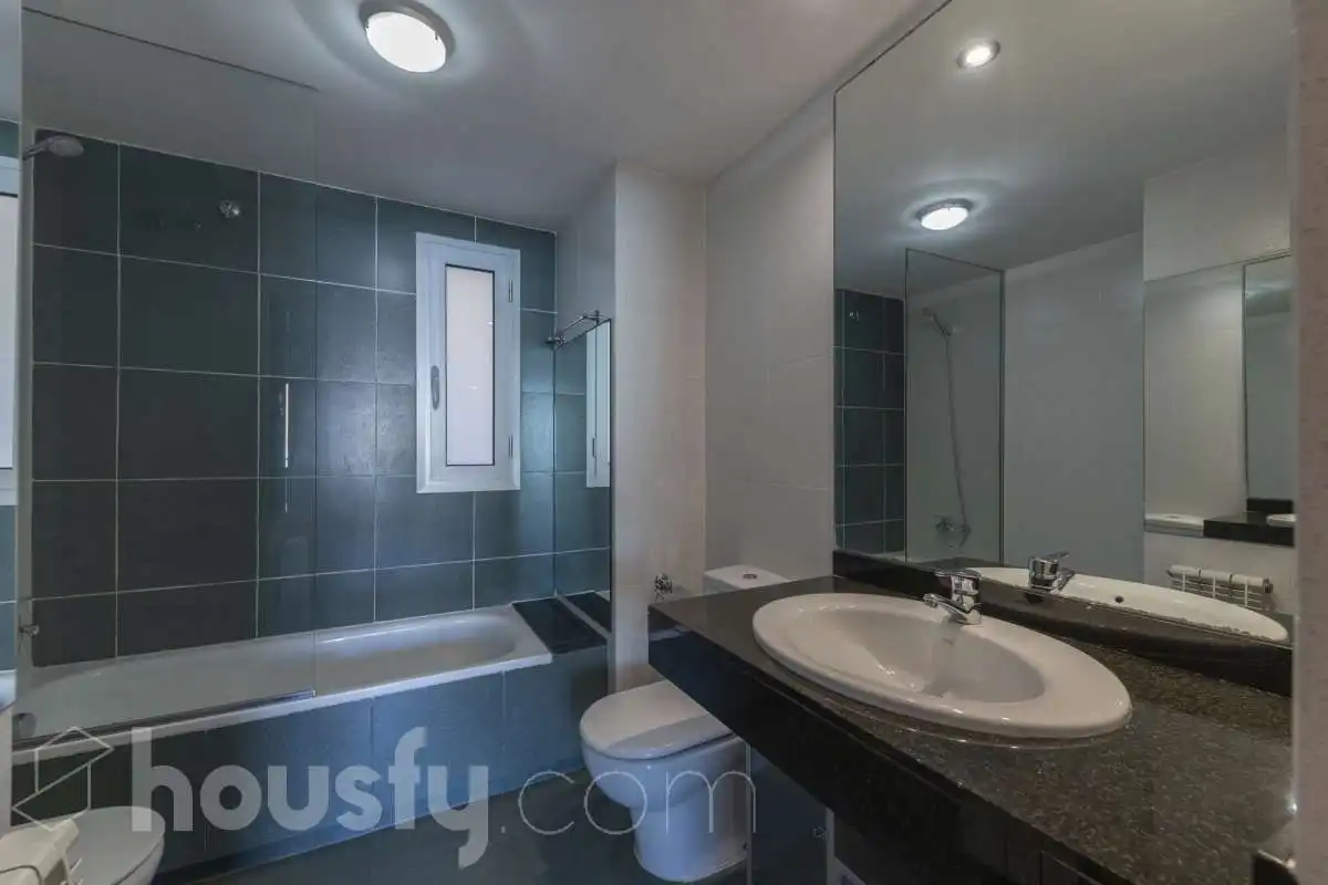 Bathroom of Flat for rent in Mataró  with Air Conditioner, Heating and Parquet flooring