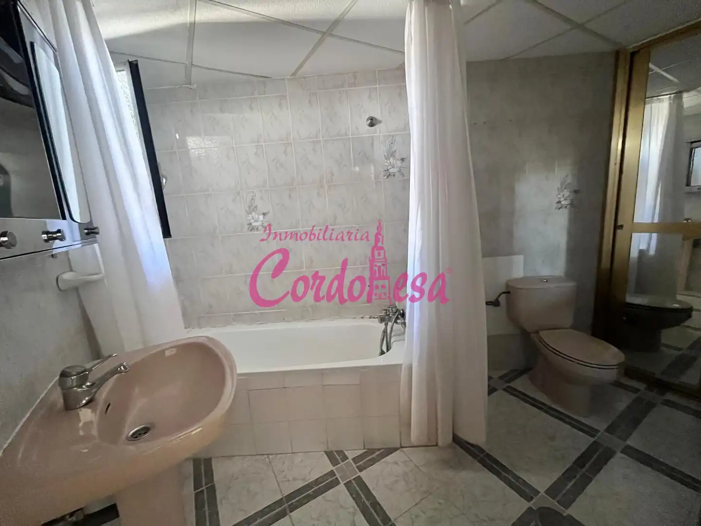Badezimmer von Dachboden zum Verkauf in Córdoba