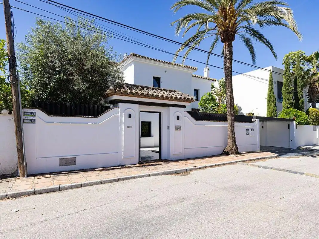 Außenansicht von Haus oder Chalet zur Miete in Marbella mit Klimaanlage, Privatgarten und Terrasse
