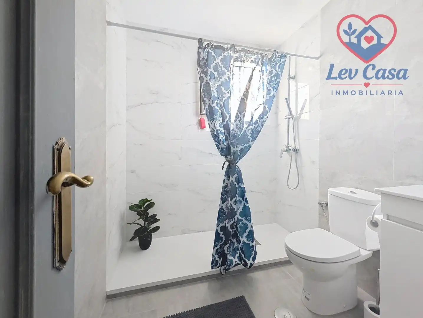 Bany de Casa o xalet en venda en Mazarrón amb Jardí privat i Piscina comunitària