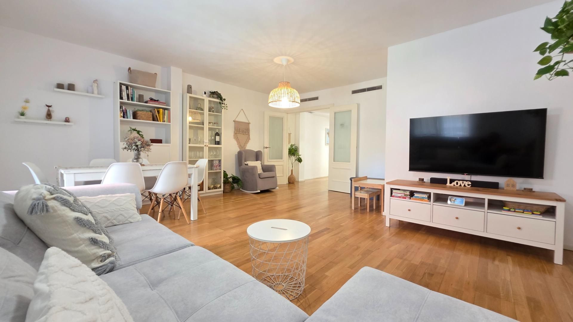 Sala d'estar de Pis en venda en Paterna amb Aire condicionat, Parquet i Terrassa