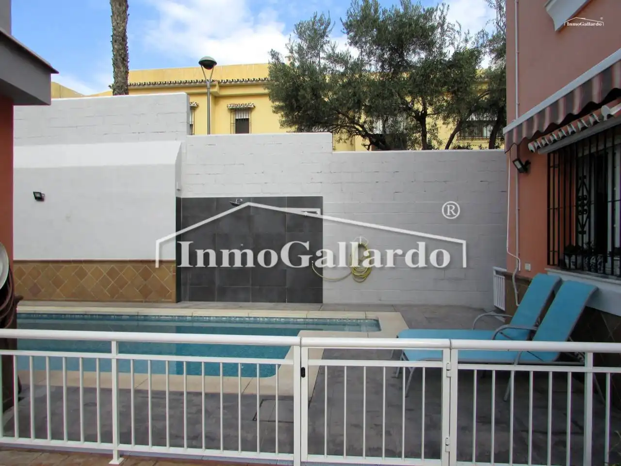 Vista exterior de Casa o chalet en venta en Rincón de la Victoria con Aire acondicionado, Calefacción y Jardín privado
